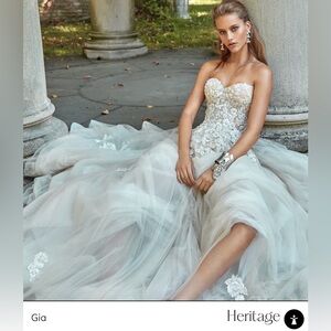 Galia Lahav Gown GIA G-503 3D Floral Appliqué Sz 44 Sample NWD Missing 1 Grommet